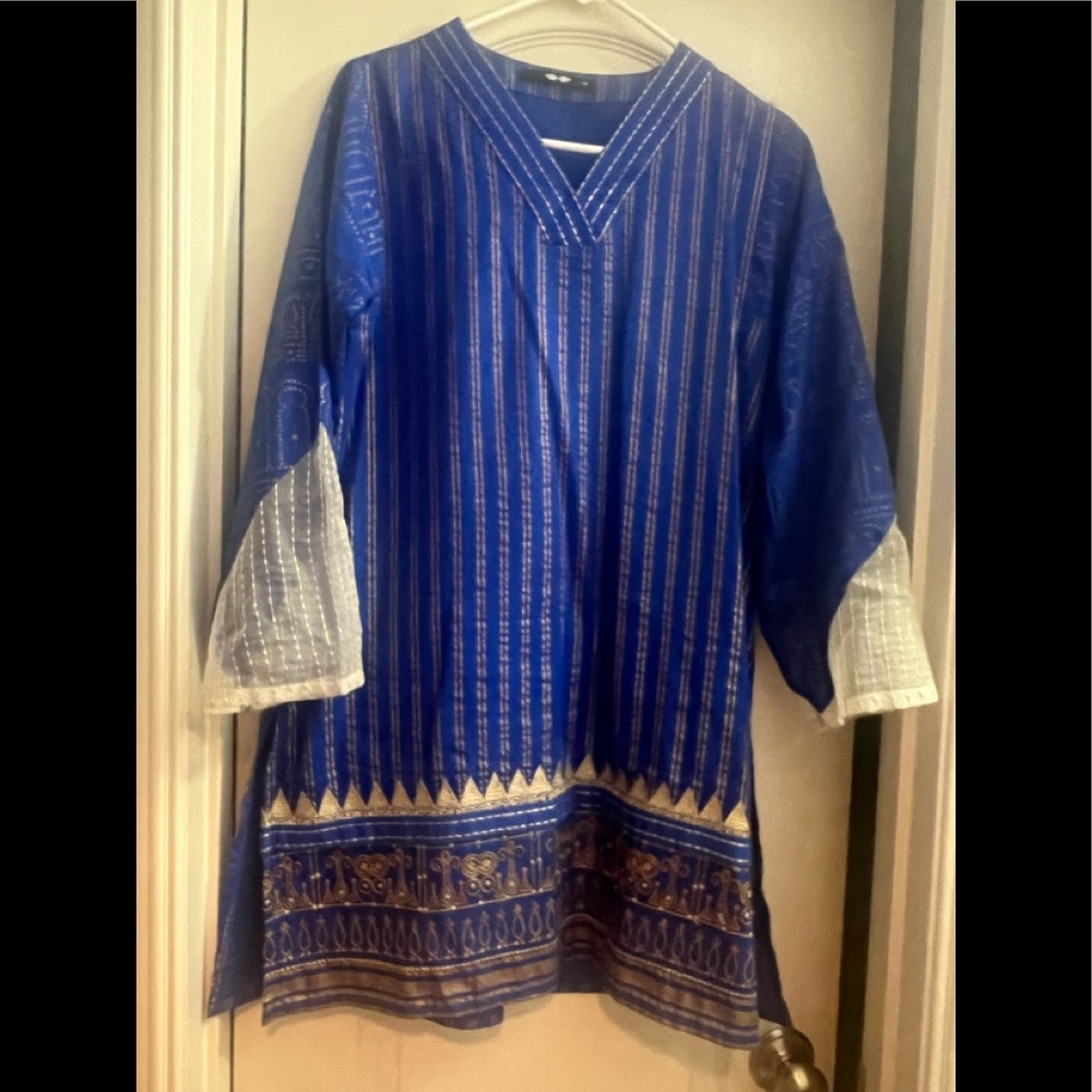 Beautiful embroidered light khaddar short kurta..